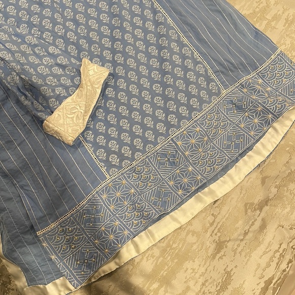 IVY - Picture 2 of 2